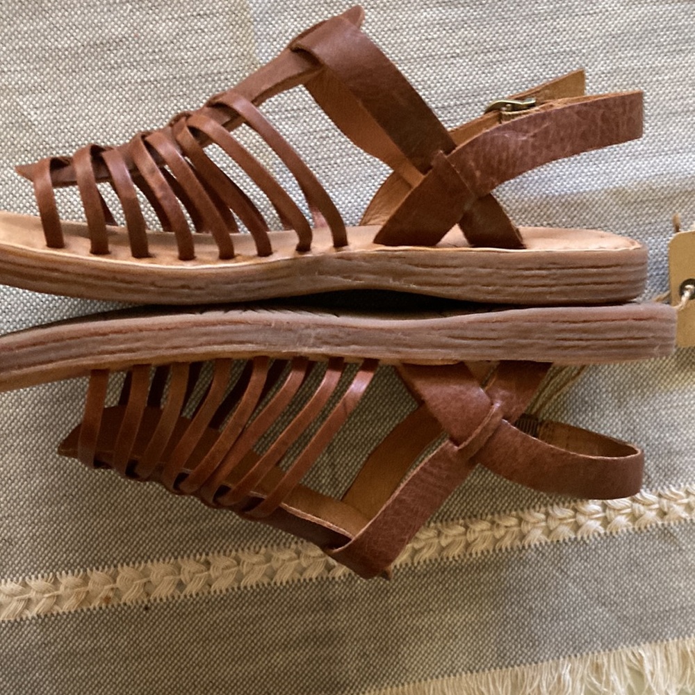 NWT Born Handcrafted leather sandal in brown - Picture 4 of 10